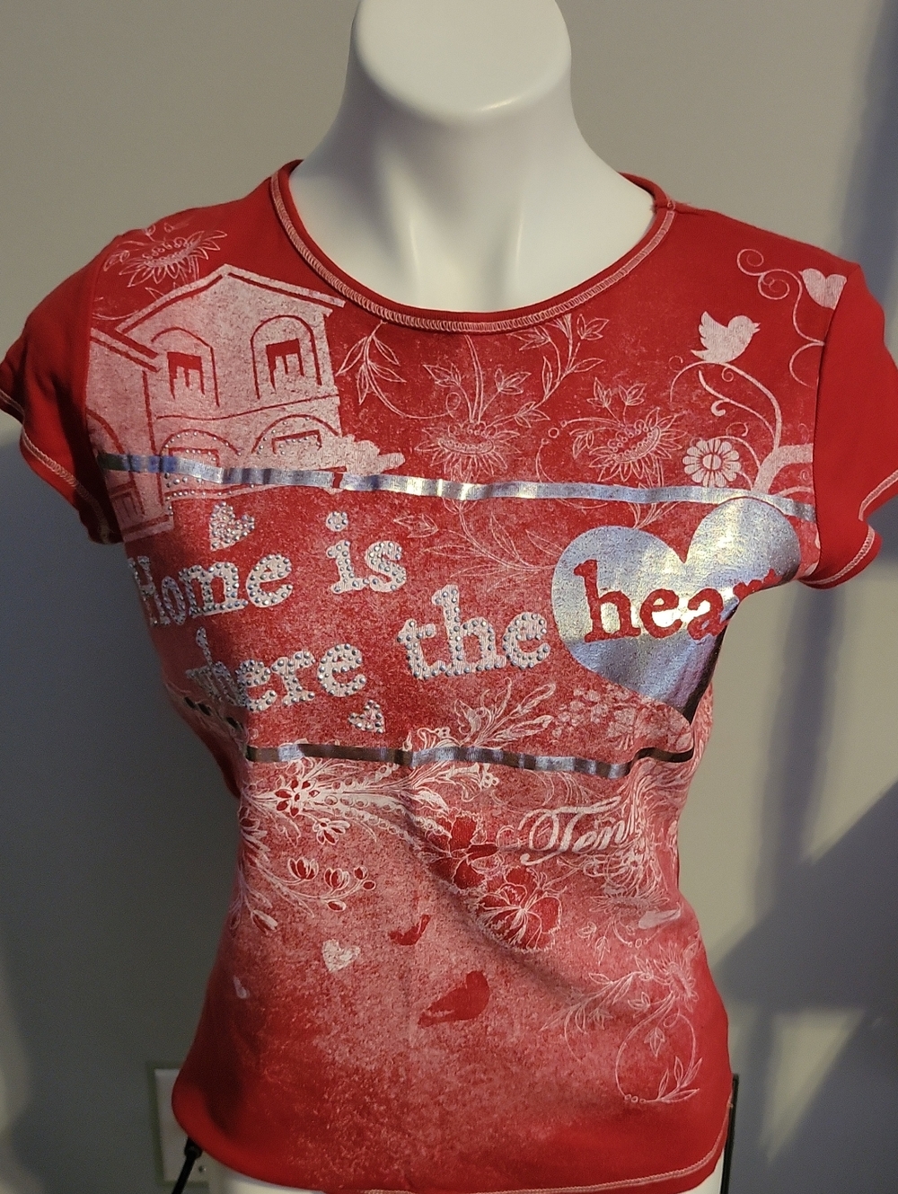 "HOME IS WHERE THE HEART IS!" Womens Top. Size Large.